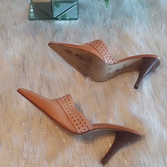 Tan leather slides by Via Uno - Picture 2 of 7